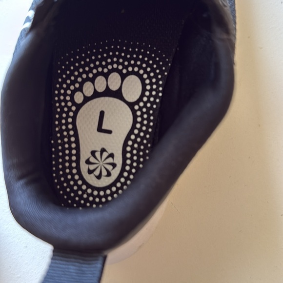 Nike Starrunner 3 unisex sneakers size 10C - Picture 5 of 6